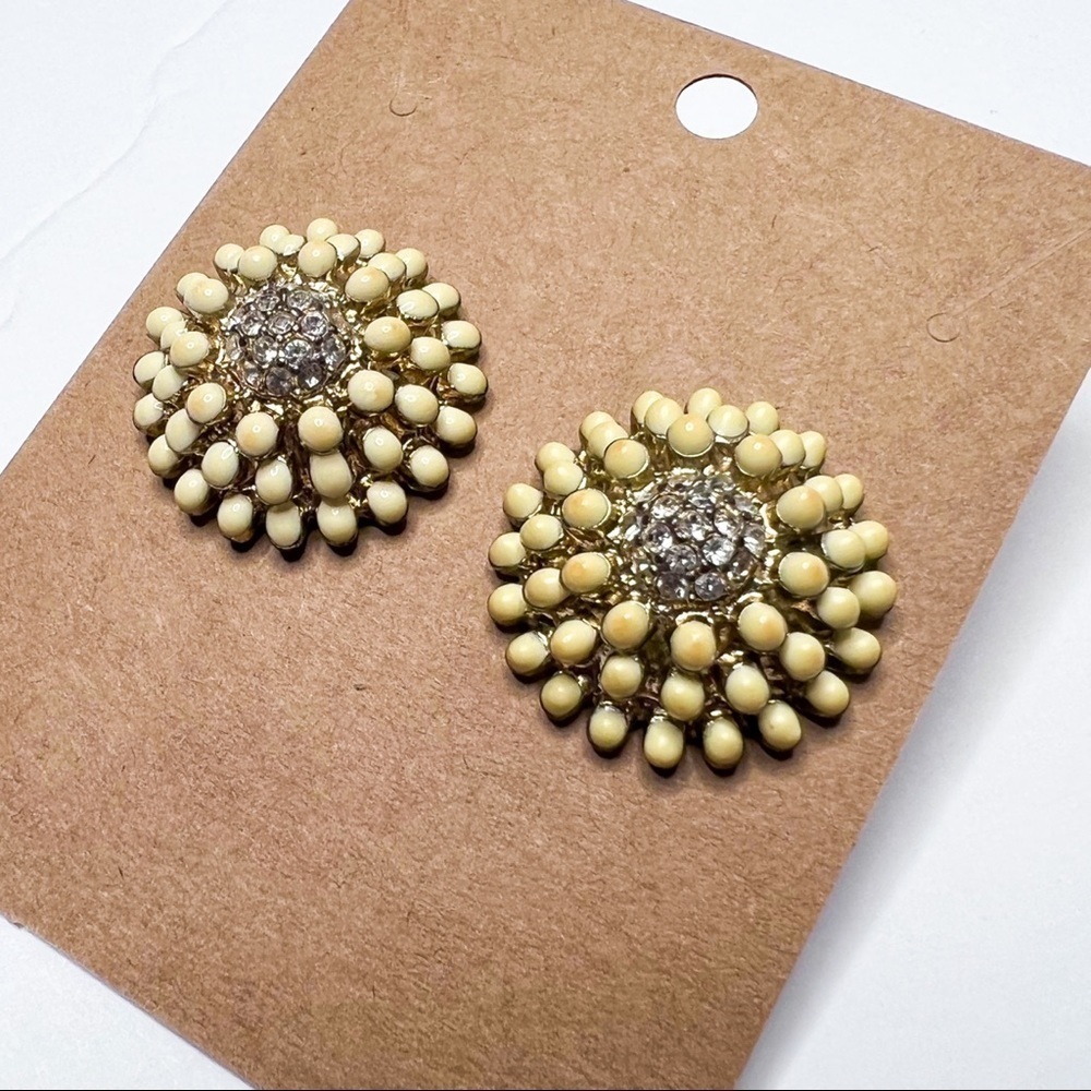 Flower Shaped Pearl Gold Stud Earrings